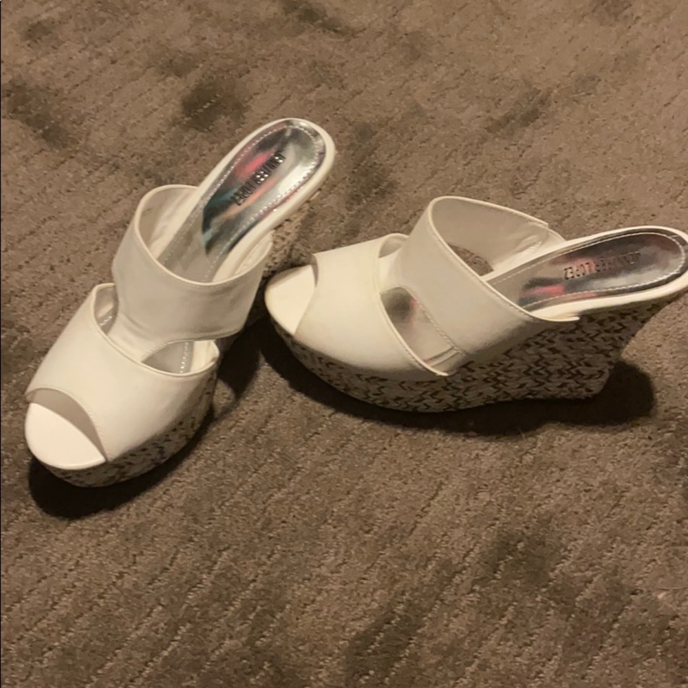 Brand new Jennifer Lopez wedges